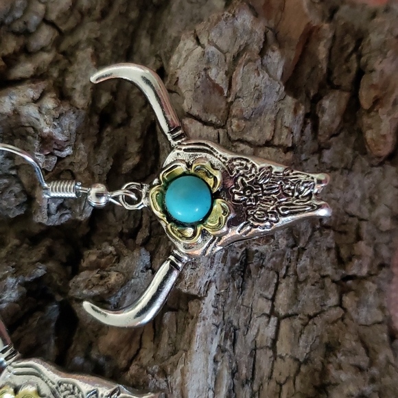Longhorn Earrings. Cow Head Bull Head Steer Western Country Cowgirl Rodeo Horns - Picture 7 of 13